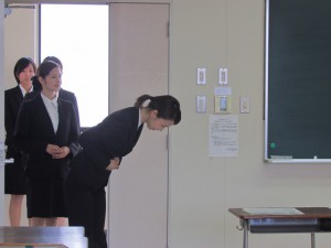 お辞儀の仕方も丁寧に習いました