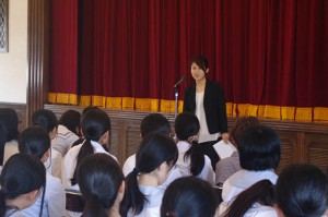 「幼稚園に勤めて3年目の卒業生が、幼児教育学科での思い出や今の仕事について語ってくれました」